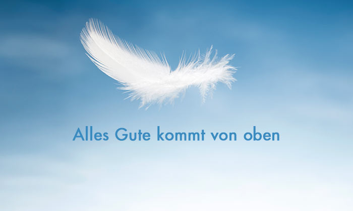 blaue Schrift Alles Gute kommt von oben - im Hintergrund weiße fallende Feder