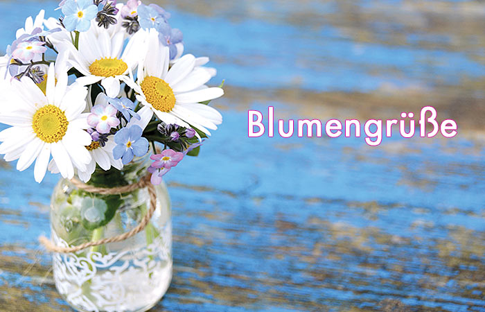 weiße Schrift Blumengrüße - im Hintergrund ein bunter Blumenstrauß