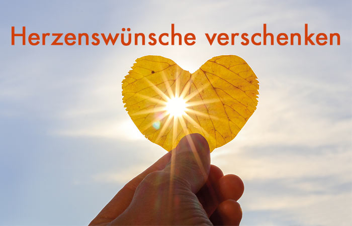 zur Themenseite Herzenswünsche verschenken rote Schrift Herzenswünsche verschenken - im Hintergrund ein herbstliches Laubblatt gegen die Sonne gehalten
